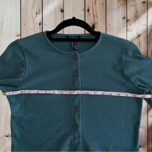 Publik Cropped Long Sleeve Button up. Size M - Picture 3 of 5